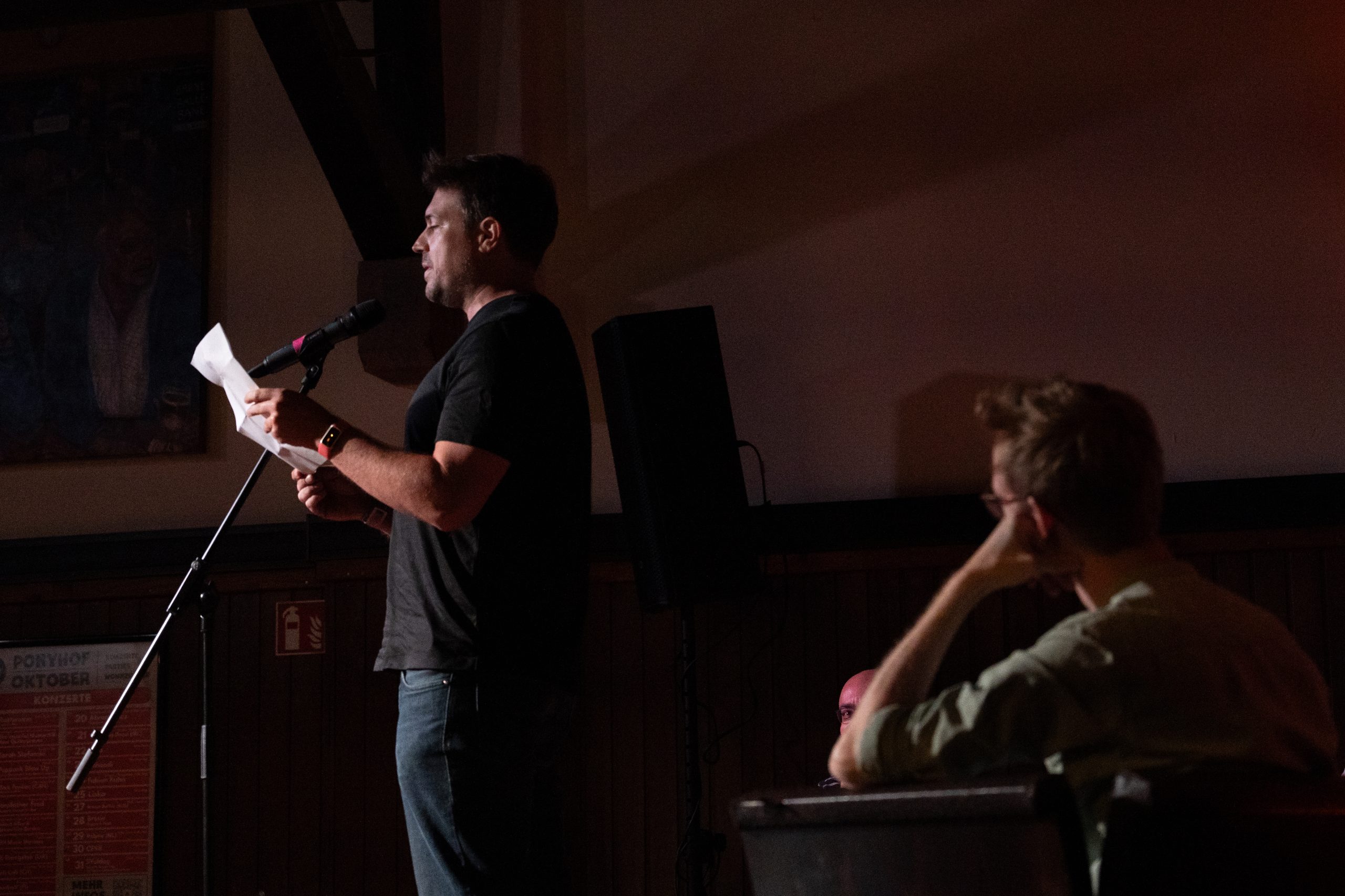 Beim Comedy Slam treten ausnahmslos Slam- und Stand-Up-Comedians gegeneinander an.